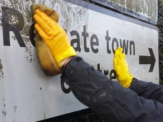 sign-board-cleaning